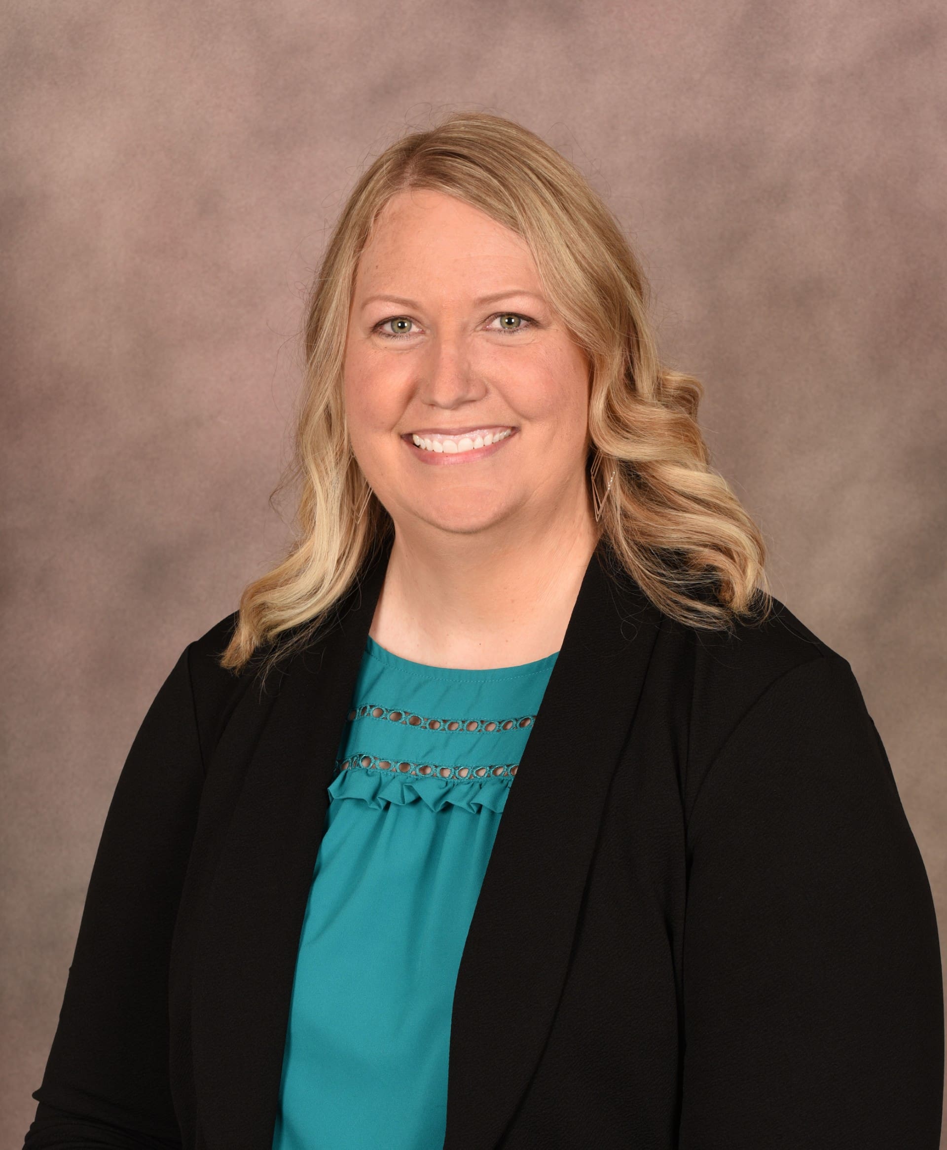 Wendy Pettit Takes Ownership of Shelter Insurance in Clay Center KCLY Radio