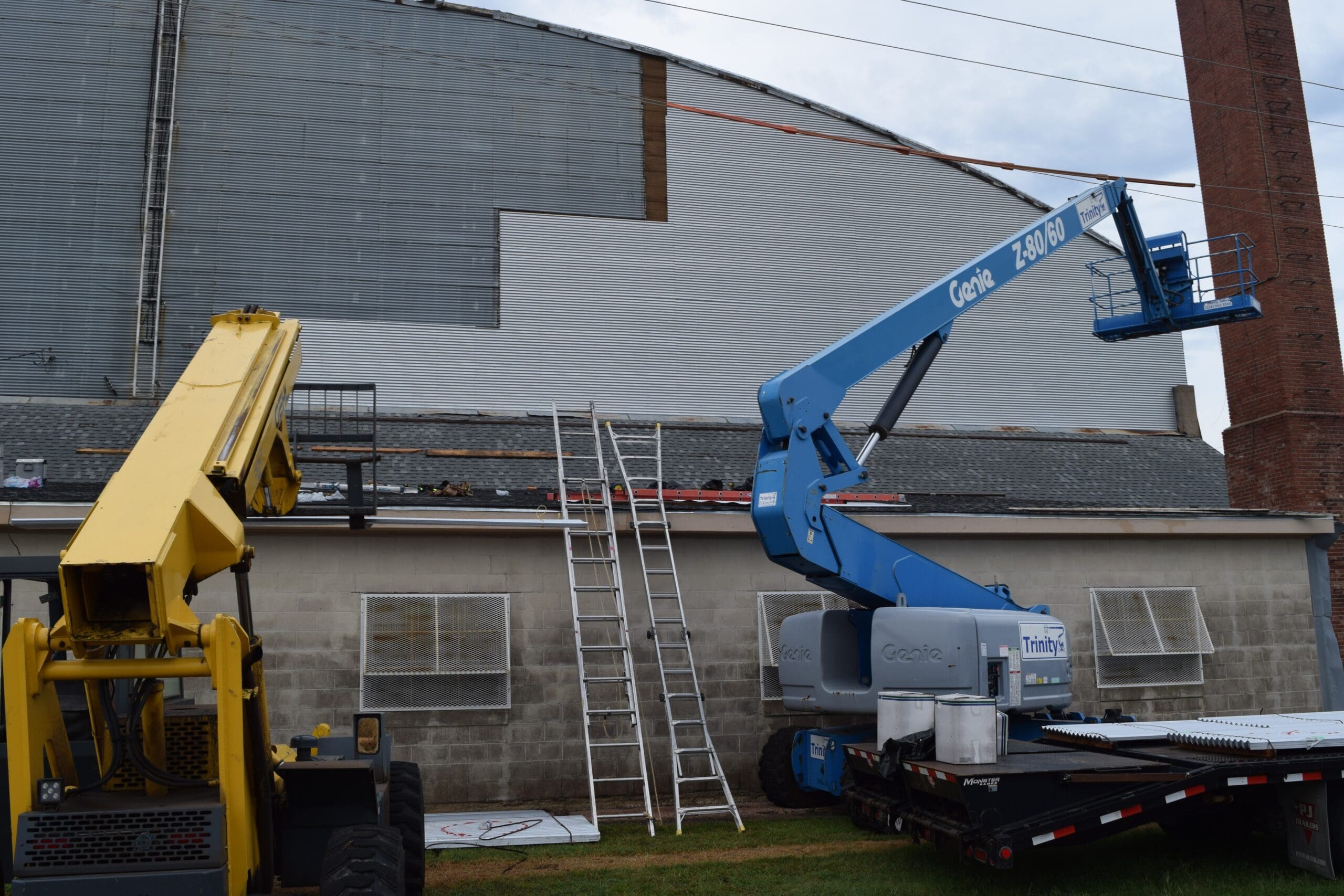 Electrocution at Great Bend Municipal Airport: One dead and one injured in roofer accident involving high-voltage power lines